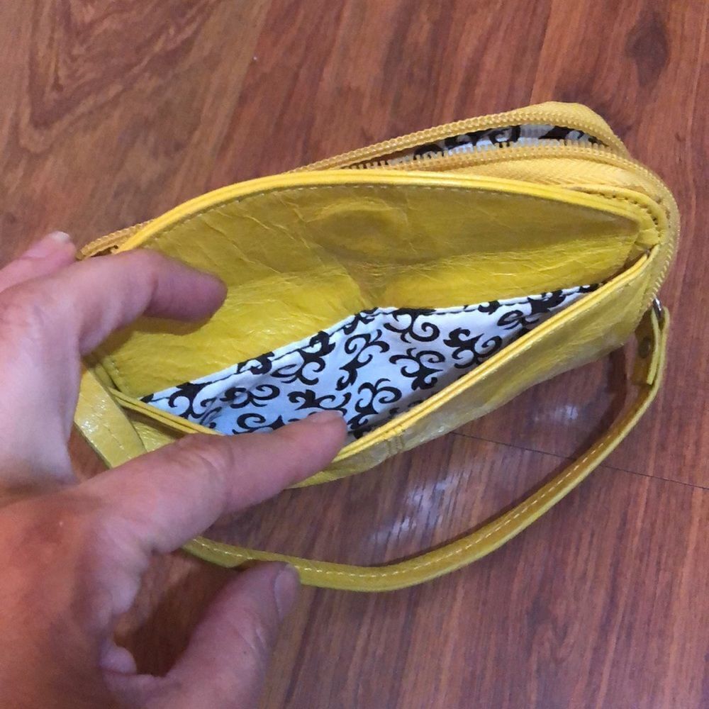 HOBO Genuine leather yellow wristlet wallet - Picture 7 of 11